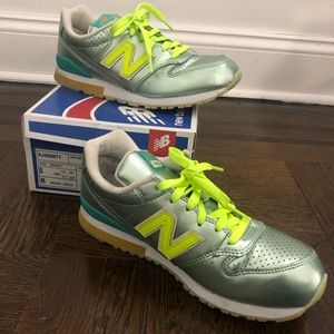 New Balance kid’s Metallic Mint Green Sneaker Size 5